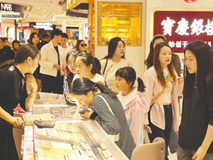 北京大学国民经济研究中心主任苏剑：消费复苏整体温和 后续加速回暖还需政策扶持