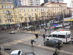 俄罗斯国民卫队车队在车臣遭袭，1名士兵死亡！啥情况？