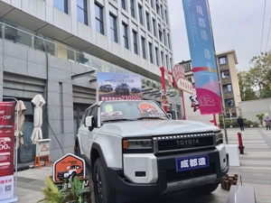 看赛看车两不误 “成都造”汽车展馆“搬到”国际赛事场馆边