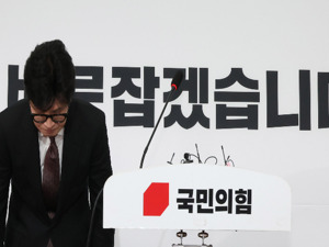 最新！韩国执政党党首辞职！尹锡悦被传唤！韩国宪法法院举行首次会议