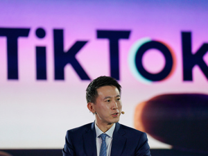 特朗普会见周受资，还称“对TikTok有好感”！美媒：他可能对TikTok“网开一面”