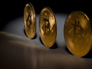比特币一度跌破10万美元，鲍威尔：美联储不被允许拥有！