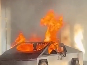 突发！拉斯维加斯特朗普国际酒店门前一辆特斯拉汽车爆炸，致1死7伤！什么情况？