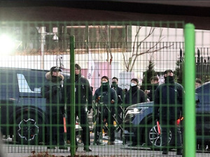 专题持续更新 | 对峙5个多小时，未成功抓捕尹锡悦！韩国公调处：要求代总统下令执行逮捕令！尹锡悦律师：逮捕令非法