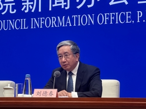 国家发展改革委答每经问：加快推行资源回收企业向自然人报废产品出售者“反向开票”，严厉打击“作坊式”回收拆解
