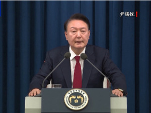 韩国首次，尹锡悦被捕，本人回应：不认可！