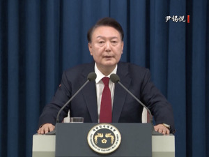 尹锡悦最新消息！被移送至首尔拘留所，讯问细节公开：5个半小时，什么也没回答