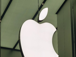 苹果发布廉价版iPhone，自研5G基带首秀，能运行AI模型，售价4499元起！