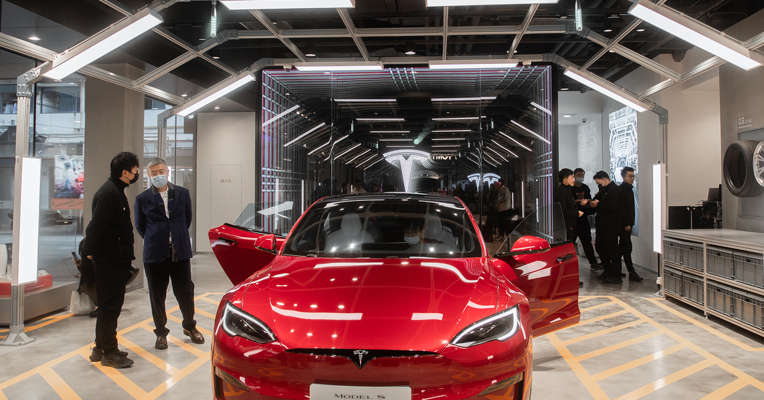 特斯拉软件更新：推出城市道路Autopilot自动辅助驾驶等