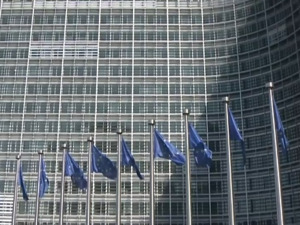 欧盟官员：美国加征关税或导致全球GDP下降7%，相当于法国和德国的GDP总和！欧洲商界警告，特鲁多发声
