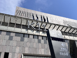 超1200亿港元债务压顶！新任女总裁黄少媚7招减债，新世界发展能否“破局”？