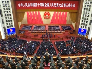 发放育儿补贴，适当提高退休人员基本养老金！政府工作报告：逐步推行免费学前教育，推动互联网、文化等领域有序开放