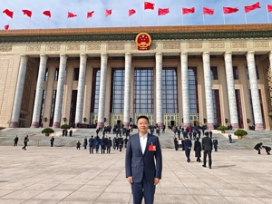 全国人大代表、小鹏汽车董事长何小鹏：建议推动智能驾驶保险业务发展，开展停车场低速无人驾驶和低速取车试运营