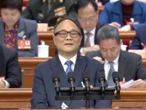 全国政协委员、吉利控股集团董事长李书福：运用数字技术、绿色技术改造提升传统制造业