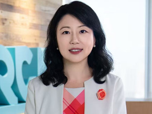 2025她力量 | 默克中国医药健康董事总经理张巍：职场没有玻璃天花板，只有等待被打破的认知壁垒