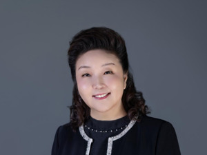 2025她力量丨爱美客董事长简军：女性领导者更能理解女性消费者对美的追求和需求