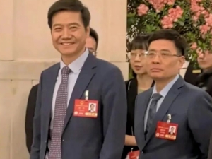 热搜！站在雷军背后的海尔总裁周云杰走红，本人回应：欣然接受调侃，月底开号！还称《海尔兄弟》要出续集