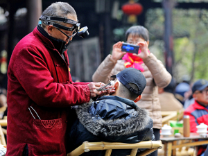听健丨中国消费级助听产品乱象：市场鱼龙混杂，只靠低价难以逆袭