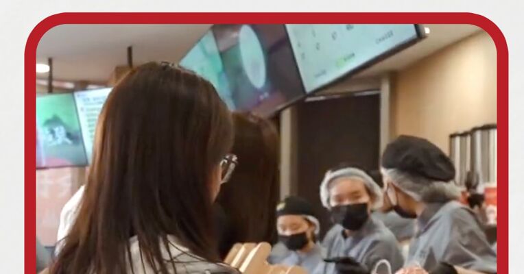 从西南小店到美股敲钟，用一杯茶能否泡出“中国版星巴克”？数据与野心背后藏着新茶饮的全球突围战 #中国新茶饮冲击美股IPO