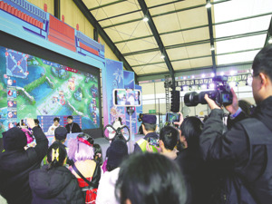 职业游戏“代肝”低价内卷真相揭秘 月入过万只是少数，代练骗局时有发生