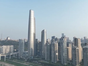 两任开发商接力建设，重庆在建第一高楼取得突破性进展