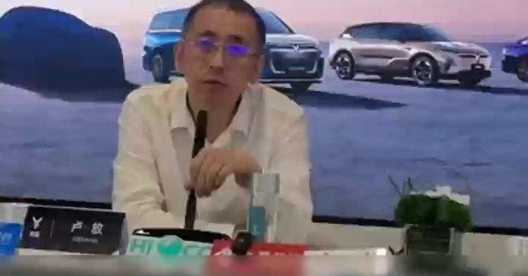 岚图CEO卢放：智驾技术不会停滞，宣传要降温