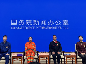 日均客流量从5万增至35万人次的地铁站，如何提升服务并实现近千米通道贯穿打通帮助乘客无缝换乘……