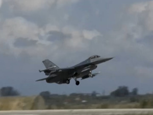 美国宣布将向乌克兰出售F-16战机配套服务和零配件！俄称击落和拦截170架乌克兰无人机