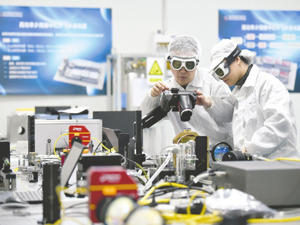 世华科技回复上交所问询：拟定增募资6亿元扩产光学材料具有合理性