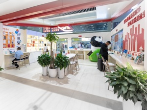 地铁空间秒变“招聘现场” 成都公共服务场景上新