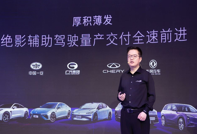 对话未来出行 | 商汤绝影CEO王晓刚：汽车是人工智能最好的载体，以世界模型和仿真学习突破特斯拉式数据壁垒