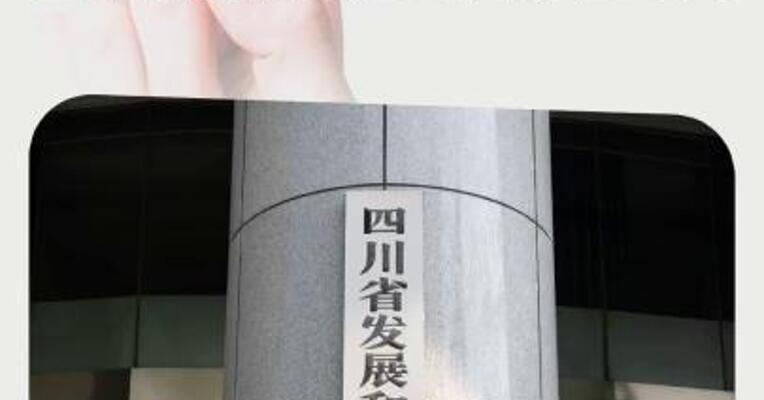 发改委：国内汽、柴油价格每吨分别降低230元和220元
