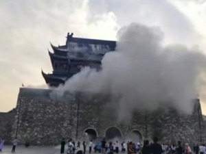 鼓楼楼顶瓦片大面积滑落，安徽凤阳通报详情：去年3月维修竣工，已成立调查组！