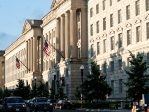 白宫称美国法院“叫停”关税是司法越权！美政府已提出紧急动议，要求在上诉期暂缓执行判决