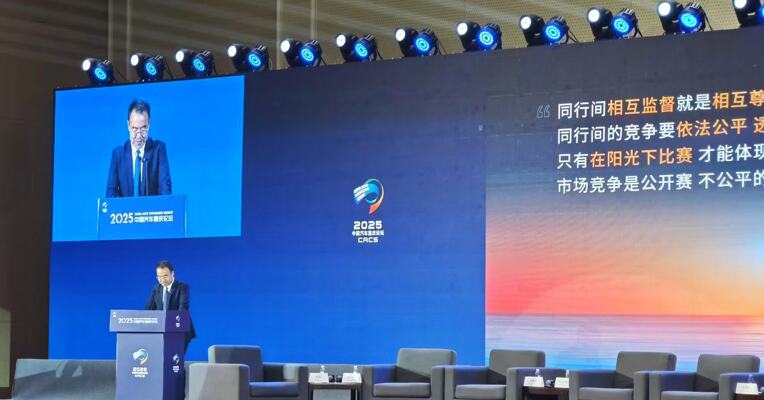 吉利控股副总裁杨学良：内卷式恶性竞争将把中国汽车工业带向险境