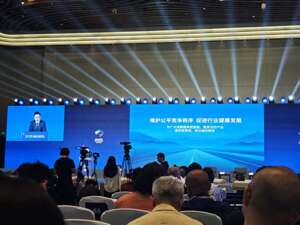 观察｜“2025中国汽车重庆论坛”：构建“内卷”失序防护网，出海快慢之道是新命题