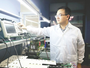 17岁夺得广东高考物理满分，25岁拿下剑桥博士学位 他创立的基本半导体正闯关港交所