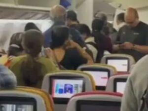 突发！印度航空一航班出现引擎故障，乘客被迫下机