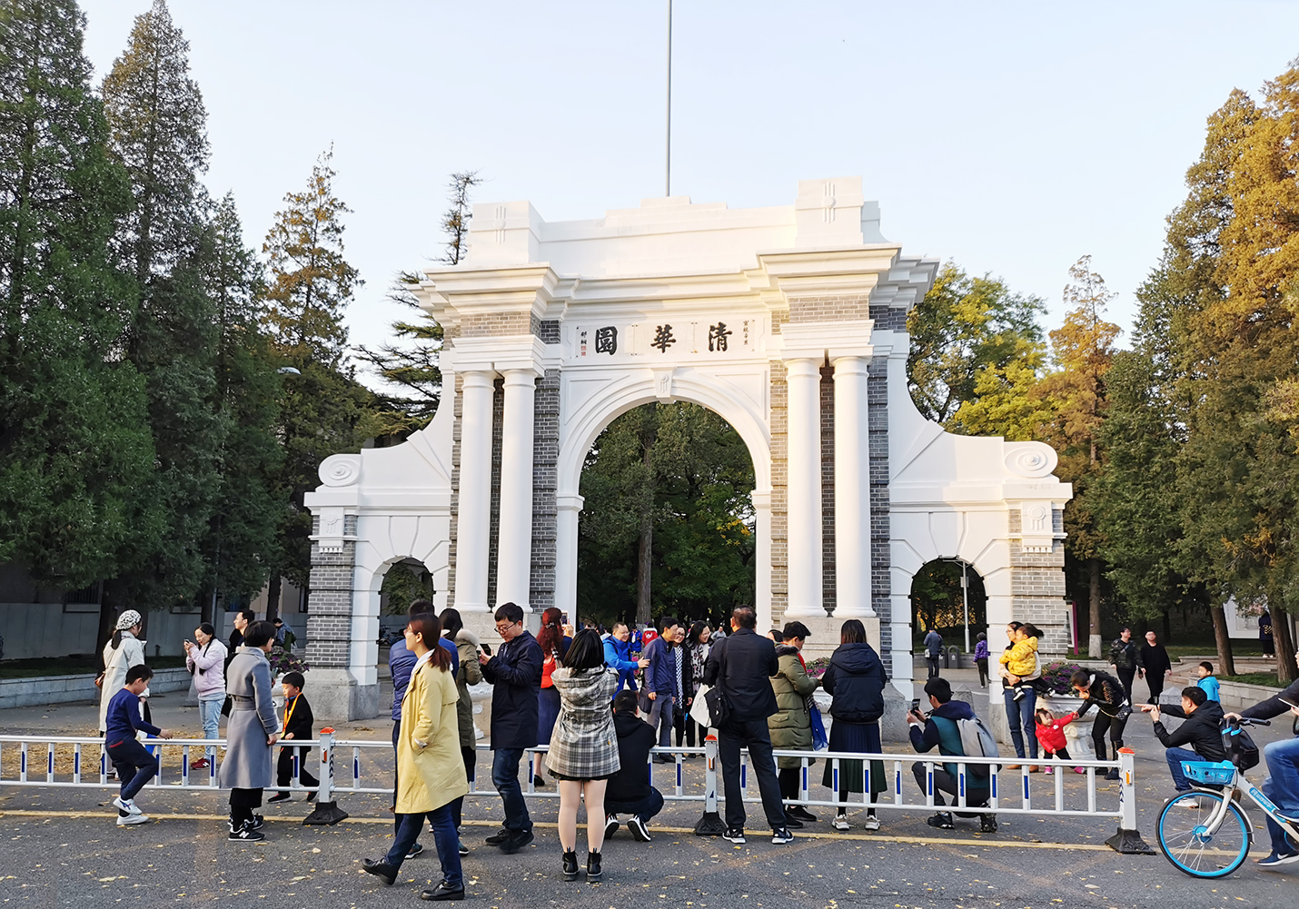 我高考估分480，AI幫選了178所高校  AI志愿填報服務(wù)戰(zhàn)火起，夸克、商湯、百度在爭什么？
