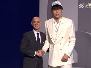 20岁生日夜，杨瀚森被NBA开拓者队首轮第16顺位选中！
