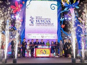 泰国豫园灯会正式亮灯，湄南河夜空闪耀中泰友谊之光