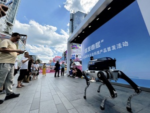 构建“展示+科普+体验+消费”首发经济新生态 这场科技盛宴在成都春熙路启幕