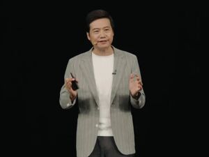小米YU7设计手记公布！何小鹏下单了小米YU7，喊话雷军早点交付，雷军回应