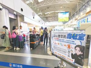 每经记者暗访3C标贴乱象：百万枚标贴要价不足千元，高容量充电宝贴张纸可过安检？