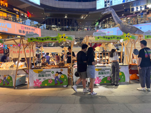 星级酒店“摆摊” 以“接地气”释放消费活力