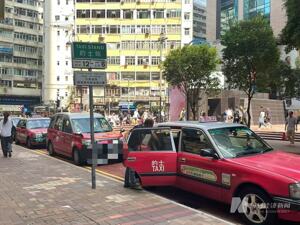 香港网约车规管立法框架出炉：平台、车辆、司机须“持证上岗”，平台年费与车辆数量挂钩