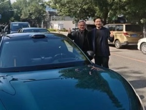 黄仁勋：我很想买一辆小米汽车！从我认识雷军的第一天起，就知道他会取得非凡成功