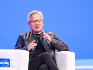 黄仁勋建议年轻人：要多和AI接触，它会决定世界的发展方向