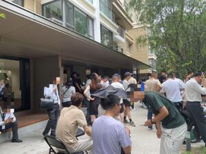 北京朝阳国资委13年“新房”开卖：中介帮忙排队，谈价需提前取号
