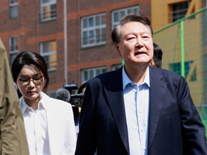 韩国高校宣布！金建希博士学位无效